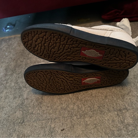 Jordan 1 Low V1 White Obsidian. Mens Size 13 - Picture 5 of 7